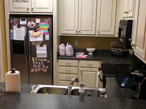 4th image of 5122 Blackstone Ln