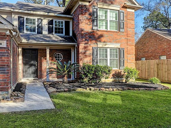 WHAT A WARM AND TRADITIONAL ELEVATION GREETING US AT ARRIVAL....SPRINKLER SYSTEM FOR EASY MAINTENANCE! IN 2013, ROOF SHINGLES & ROOF VENTS WERE REPLACED!