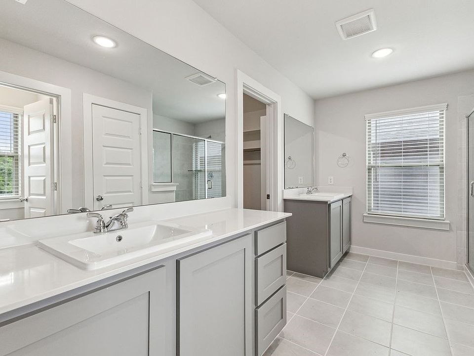 1st image of 2830 Robertson Way