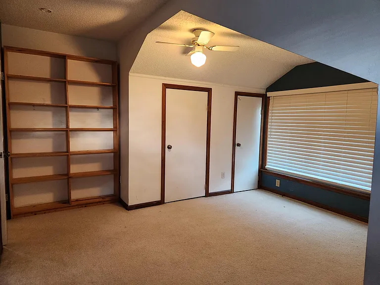 1012 Capstone Xing — Photo 14