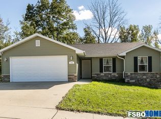 960 Marisa Rdg, Dubuque, IA 52001