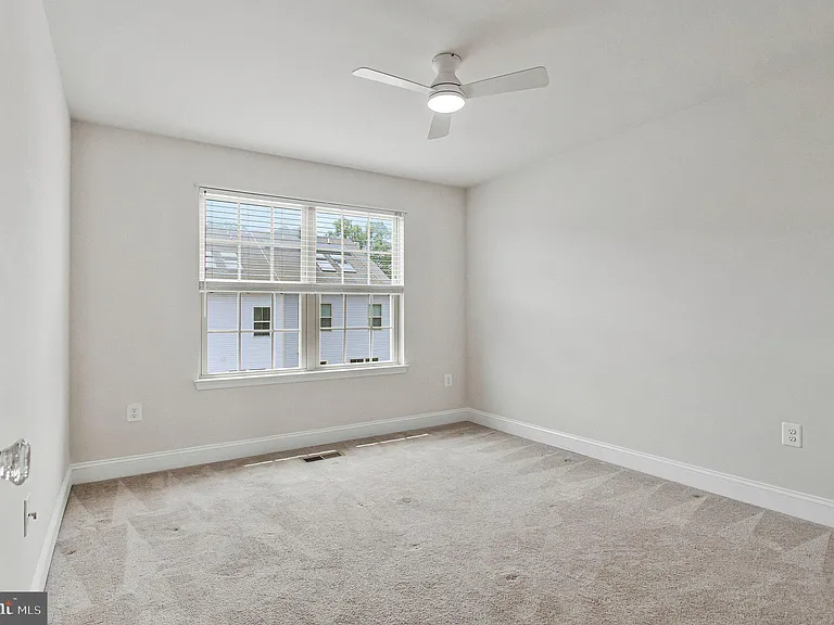 703 Skippers Ln — Photo 31