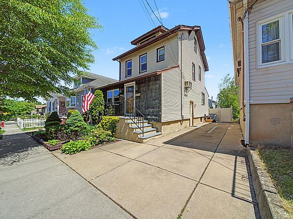 3rd image of 288 Maple St