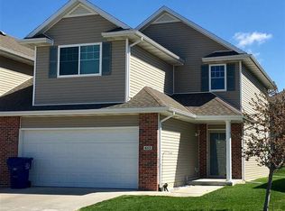 6112 Oakley St, Lincoln, NE 68512