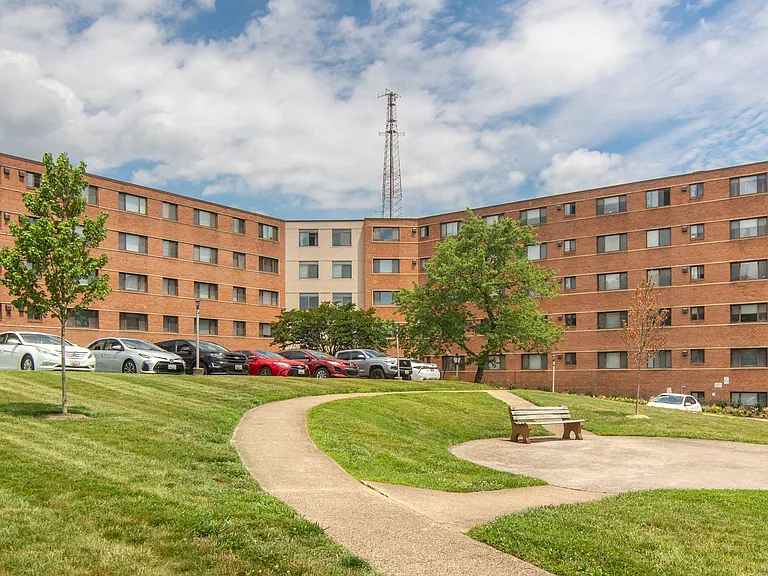 Sheridan Apartments — Photo 2