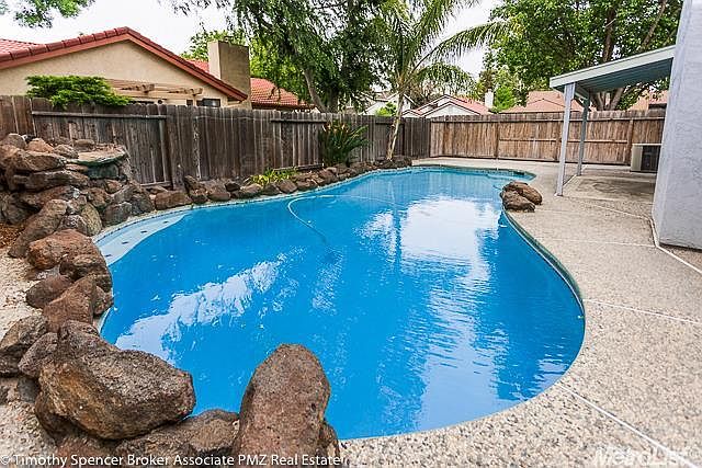 2nd image of 2417 Saddleback Ln