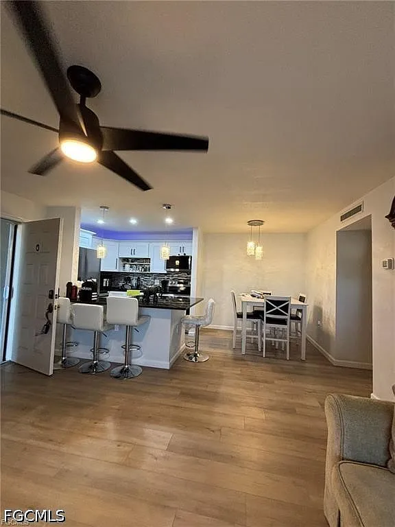 2 bed, 2.0 bath, 830 sqft, $1,400 — Photo 4