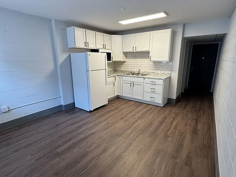 104 S Main St — Photo 3