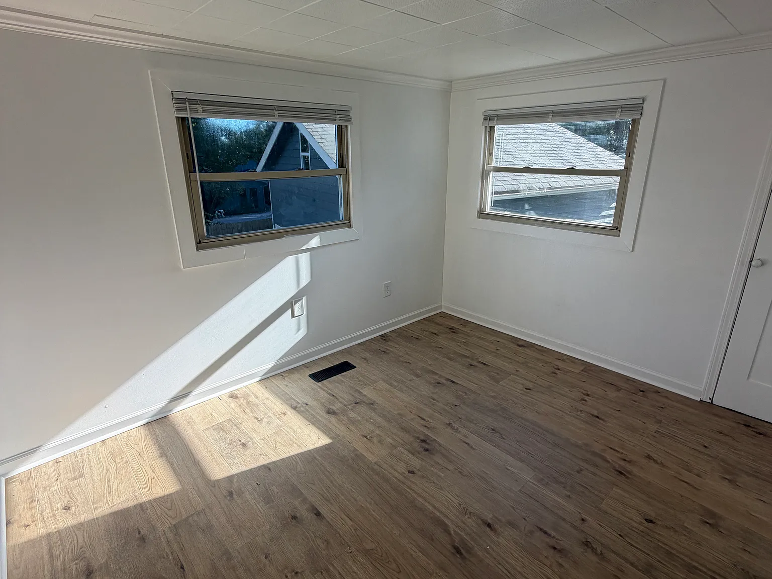2 bed, 1004 sqft, $1,800 — Photo 4