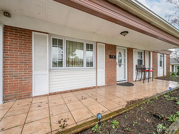 2nd image of 7 Ebbtide Ln
