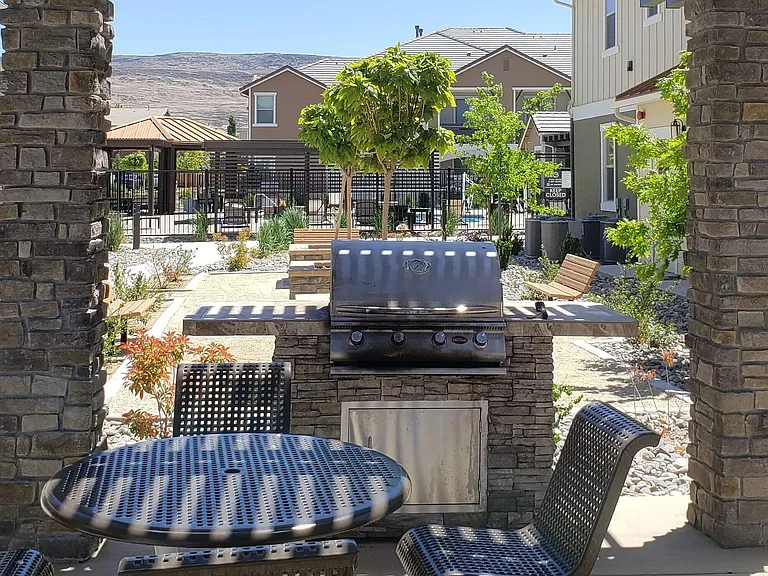 Silverado Apartments — Photo 10