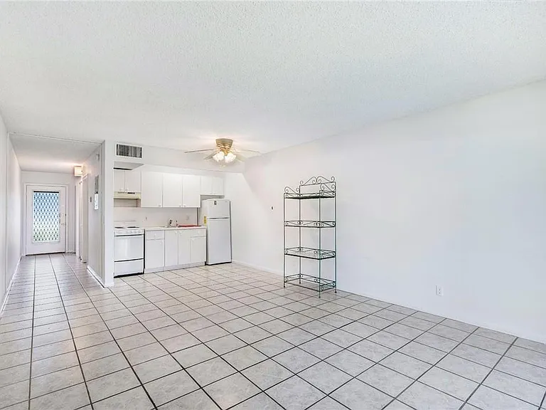 1400 SW 124th Ter #105Q — Photo 3