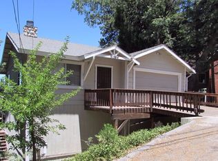 31294 Oakleaf Dr, Running Springs, CA 92382