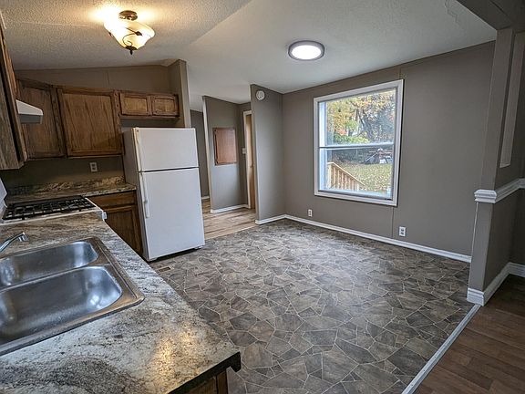 Nook and path to mud area and 2nd Entrance