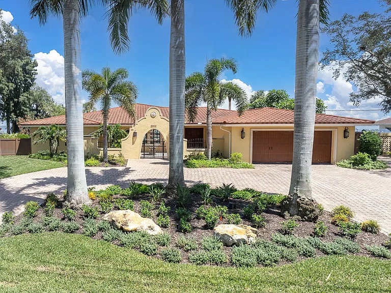 5810 Bahama Shores Dr S — Photo 5