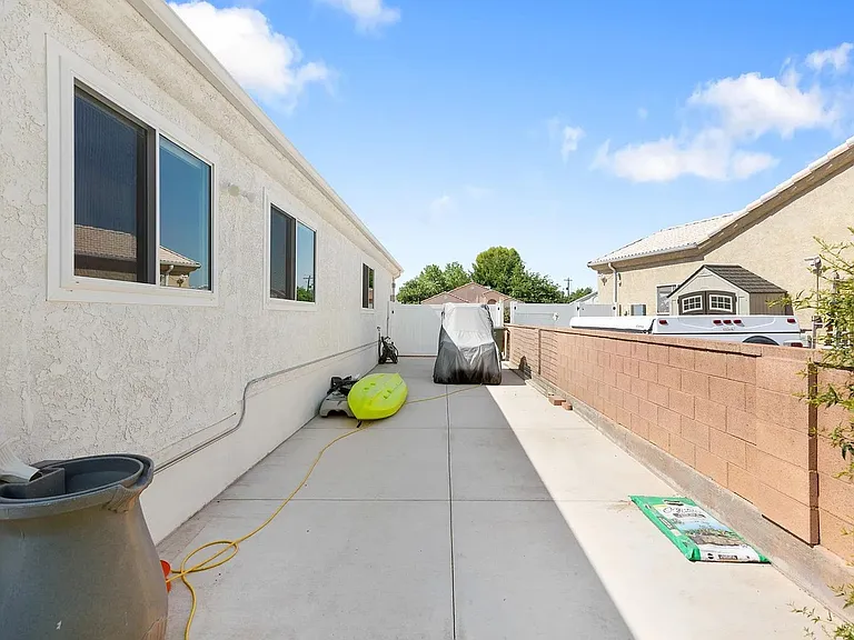 260 W 210 South Cir — Photo 43
