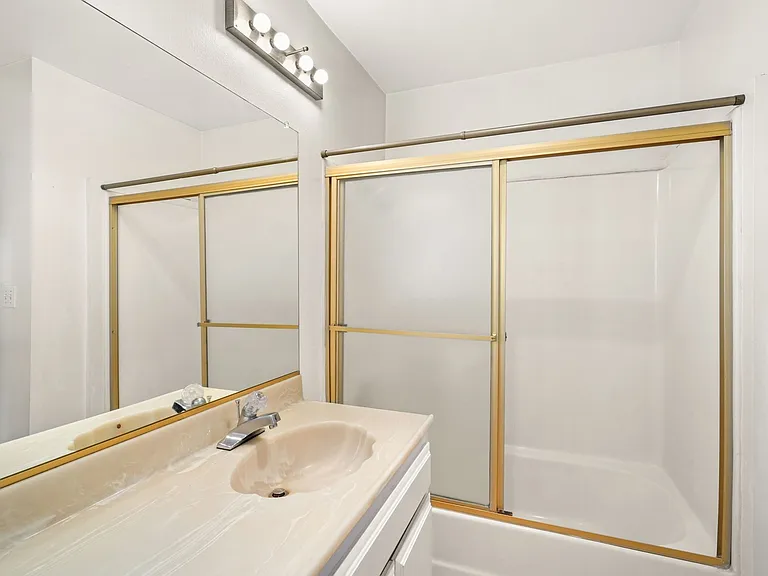 13203 Vanowen St #7 — Photo 10