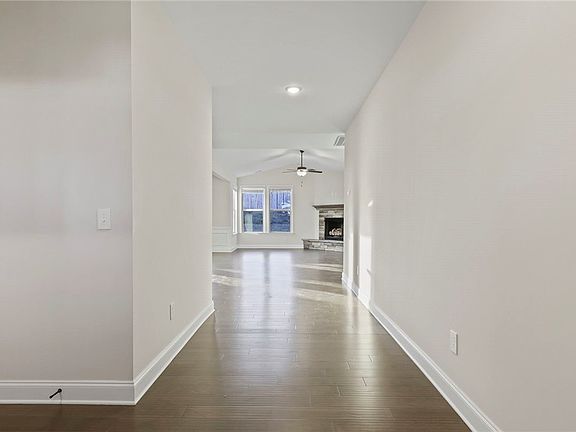 4th image of 203 Durness Ct