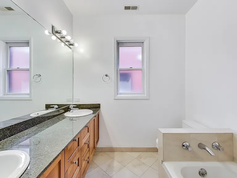 1449 N Wicker Park Ave #302 — Photo 9