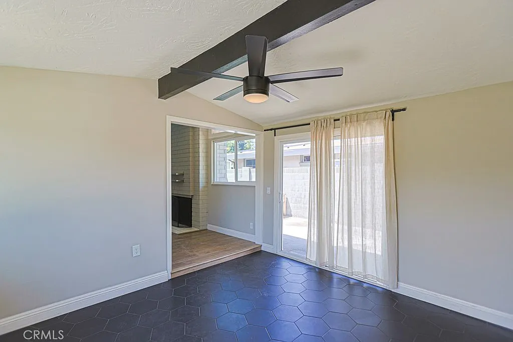 4 bed, 2.0 bath, 1481 sqft, $4,500 — Photo 3