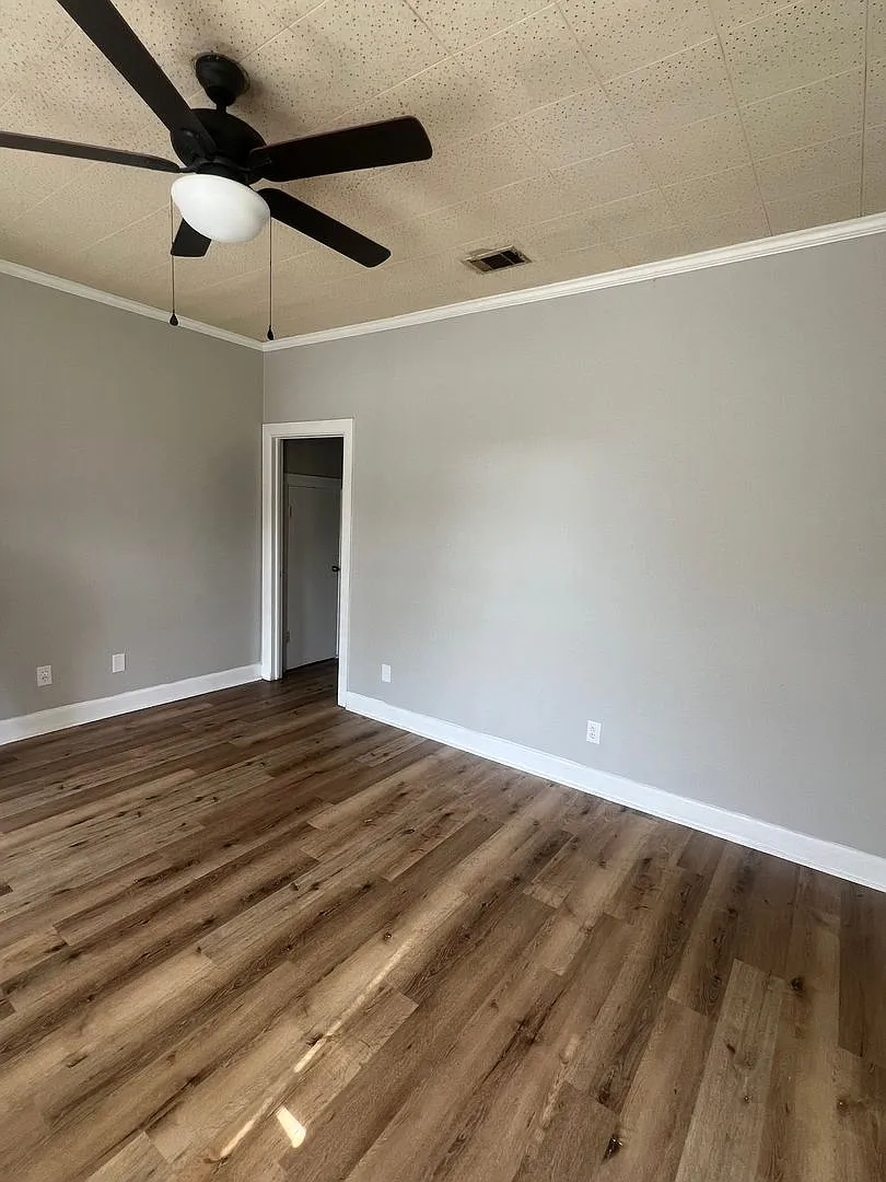301 South College St. — Photo 4