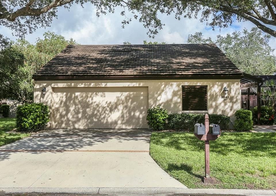 1st image of 3941 Glen Oaks Manor Dr