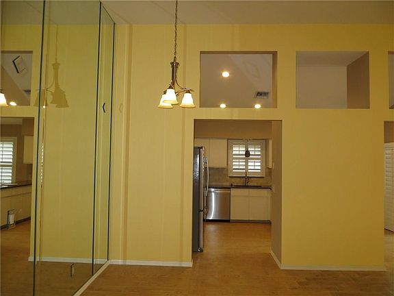 3rd image of 2903 SW Mariposa Cir