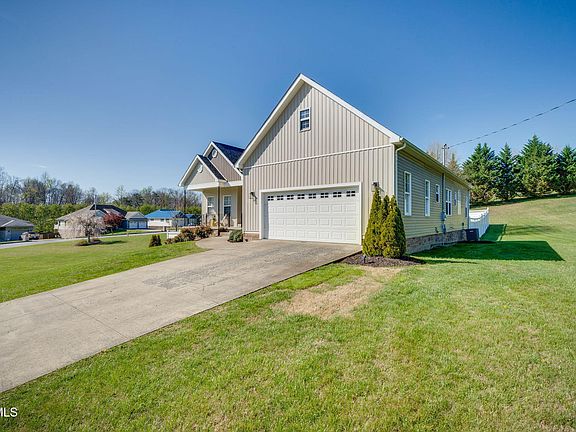 4th image of 477 Sand Ridge Cir