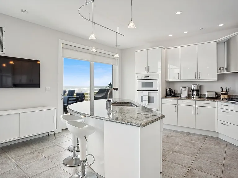 681 Dune Rd — Photo 5