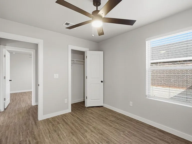 502 Elmont St — Photo 17