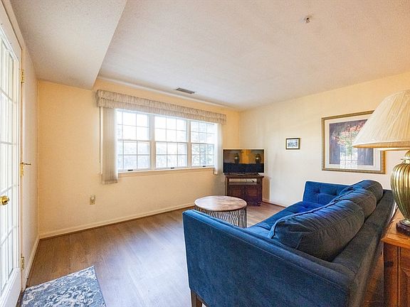 4th image of 24 Weatherly Dr Unit 1