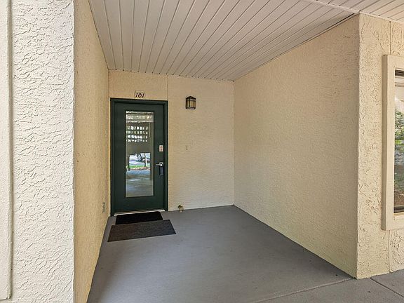 4th image of 101 Southlake Ct #101