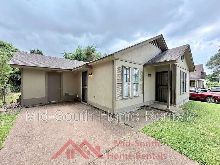 4505 Villagreen Dr — Photo 3