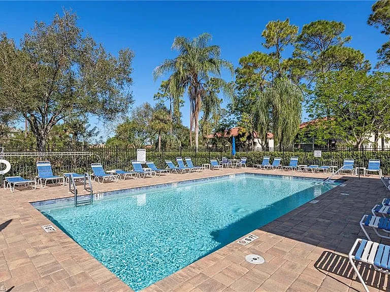 209 Robin Hood Cir #201 — Photo 19