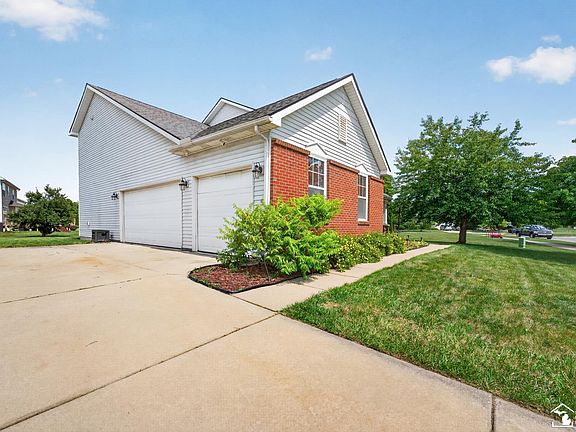 3rd image of 28921 Apple Blossom Dr