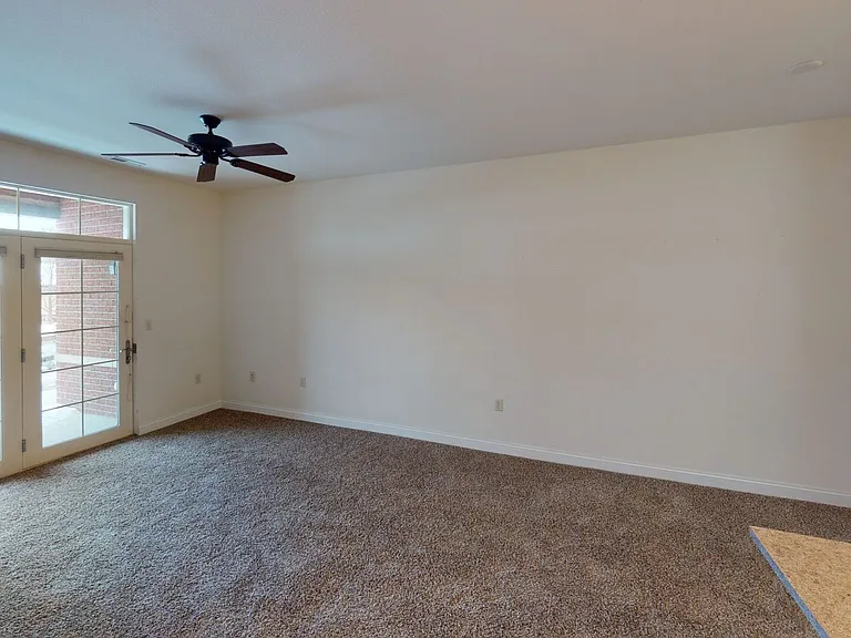 Delafield Lakes Apartments — Photo 17