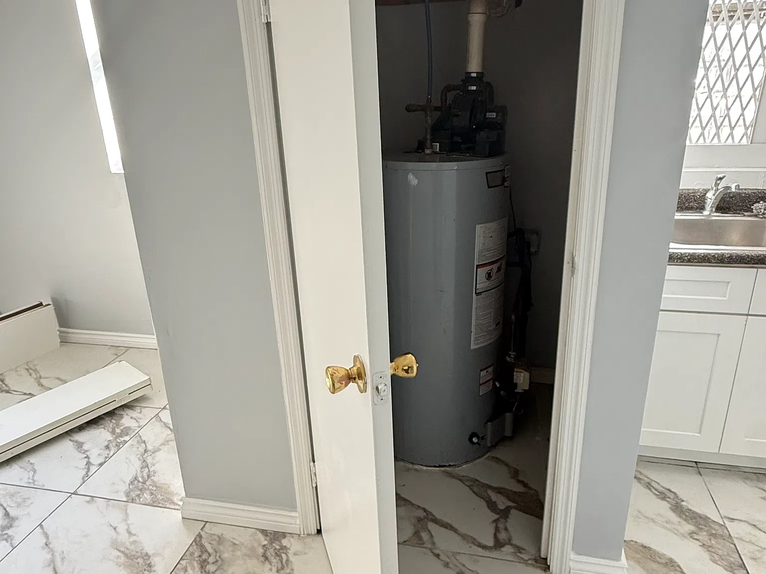 2 bed, 900 sqft, $2,300 — Photo 3