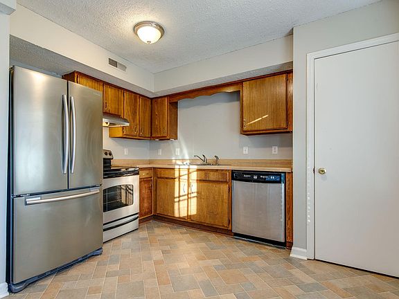 Newer appliances and large pantry space