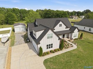 1902 Peach Orchard Rd NW, Hartselle, AL 35640