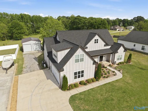 1902 Peach Orchard Rd NW, Hartselle, AL 35640