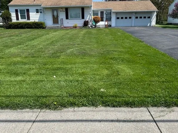1040 Flynn Rd, Rochester, NY 14612