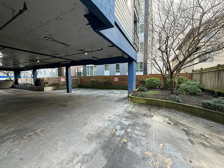 Cameron Apartments — Photo 12