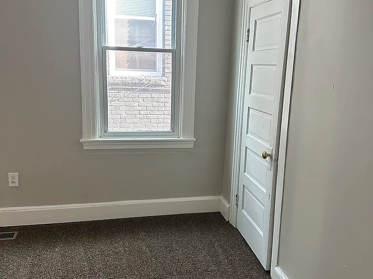 1633 N Hilton St — Photo 11