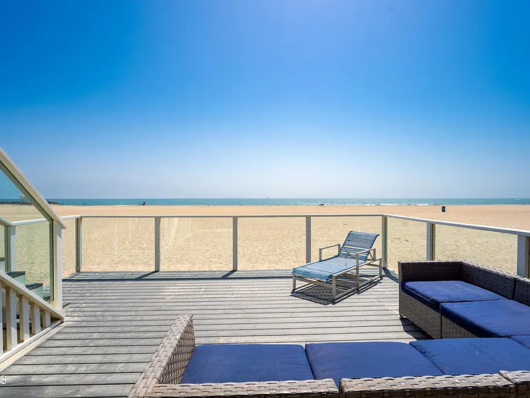 305 Ocean Dr — Photo 22
