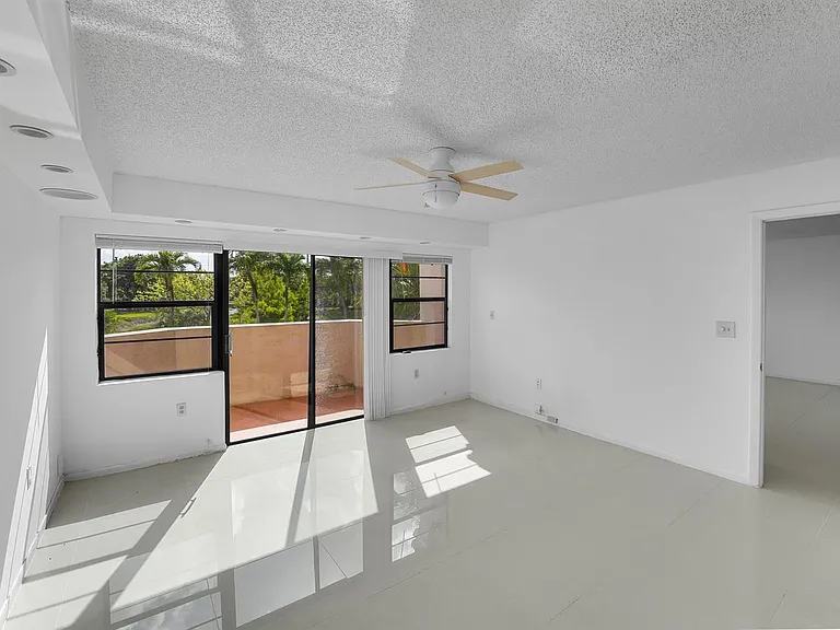 6654 Villa Sonrisa Dr #421 — Photo 25