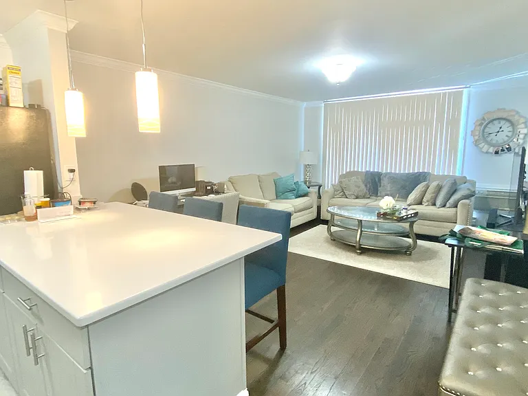 116 2D highest level of finishes all wood floors throughout