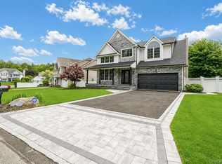 62 Oceanview Boulevard, Manorville, NY 11949