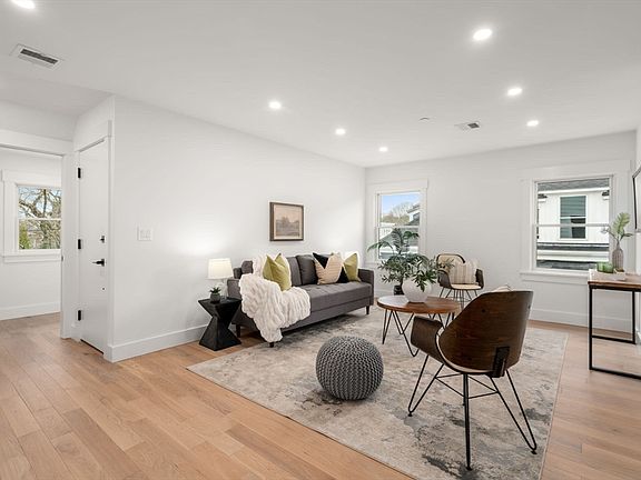 3rd image of 26 Adelaide St Floor 3