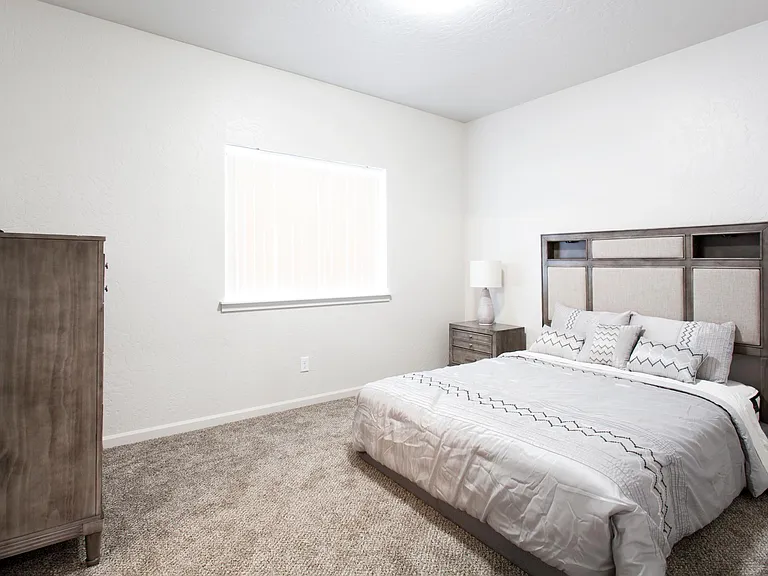 Prairie Pointe Apartments and Townhomes — Photo 36