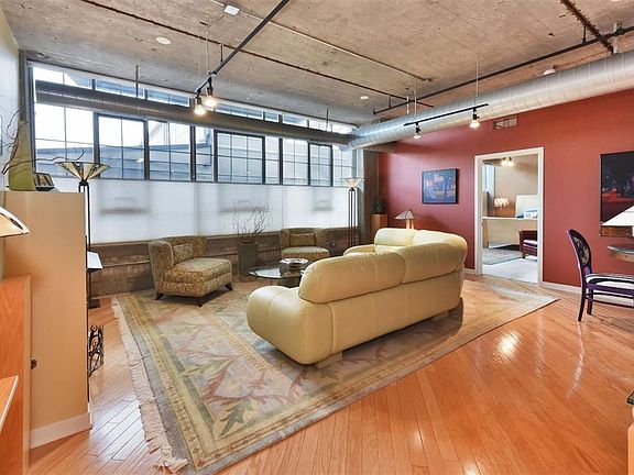 2nd image of 315 2nd St APT 209